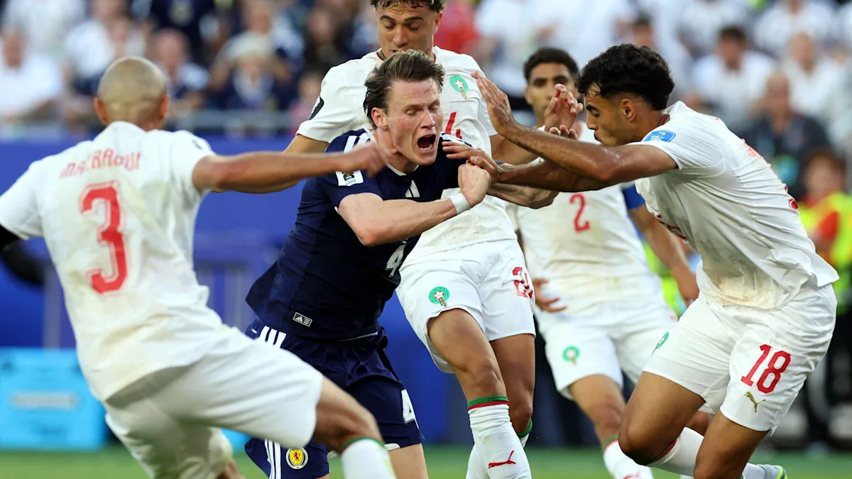 A Escócia deveria ter marcado dois pênaltis e jogado contra 10 homens?