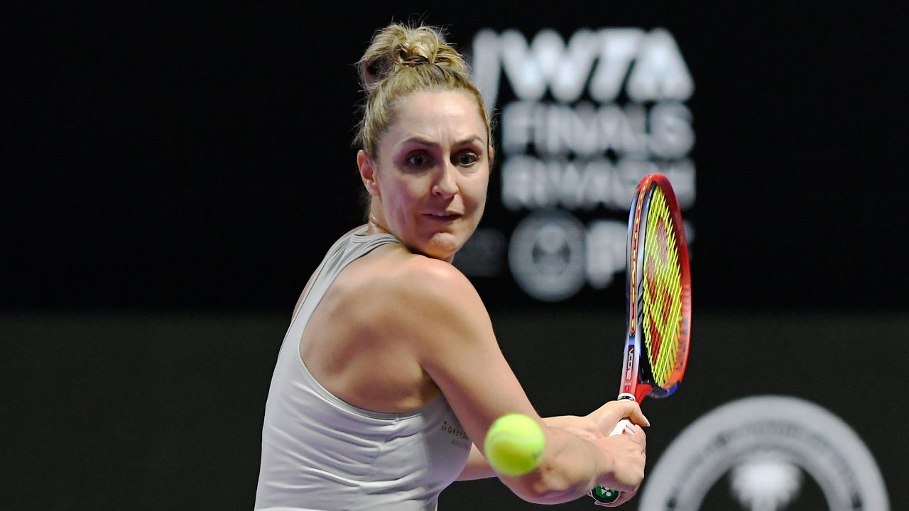 A canadense Dabrowski perdeu nas semifinais de duplas femininas do Aberto da França