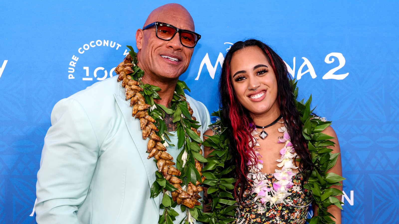 A ex-estrela da WWE Simone Johnson diz que sua mãe (e chefe) tem um grande papel no sucesso de The Rock
