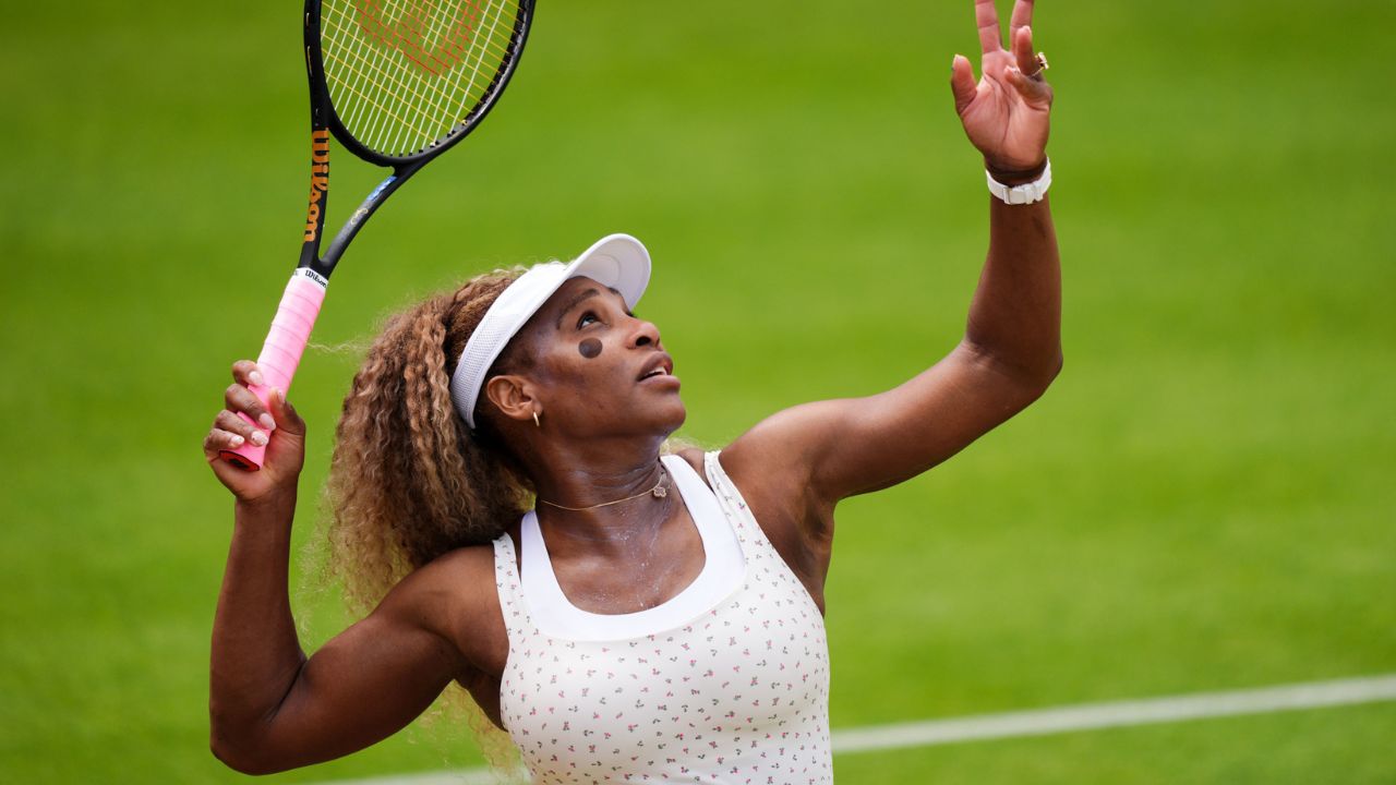 A lenda do tênis Serena Williams retorna em competição de simples em Wimbledon