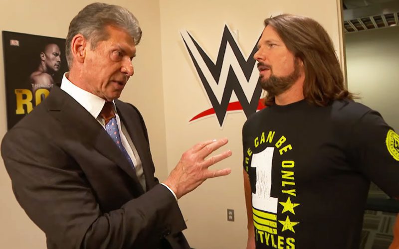 AJ Styles explica porque não há motivo para reclamar de Vince McMahon