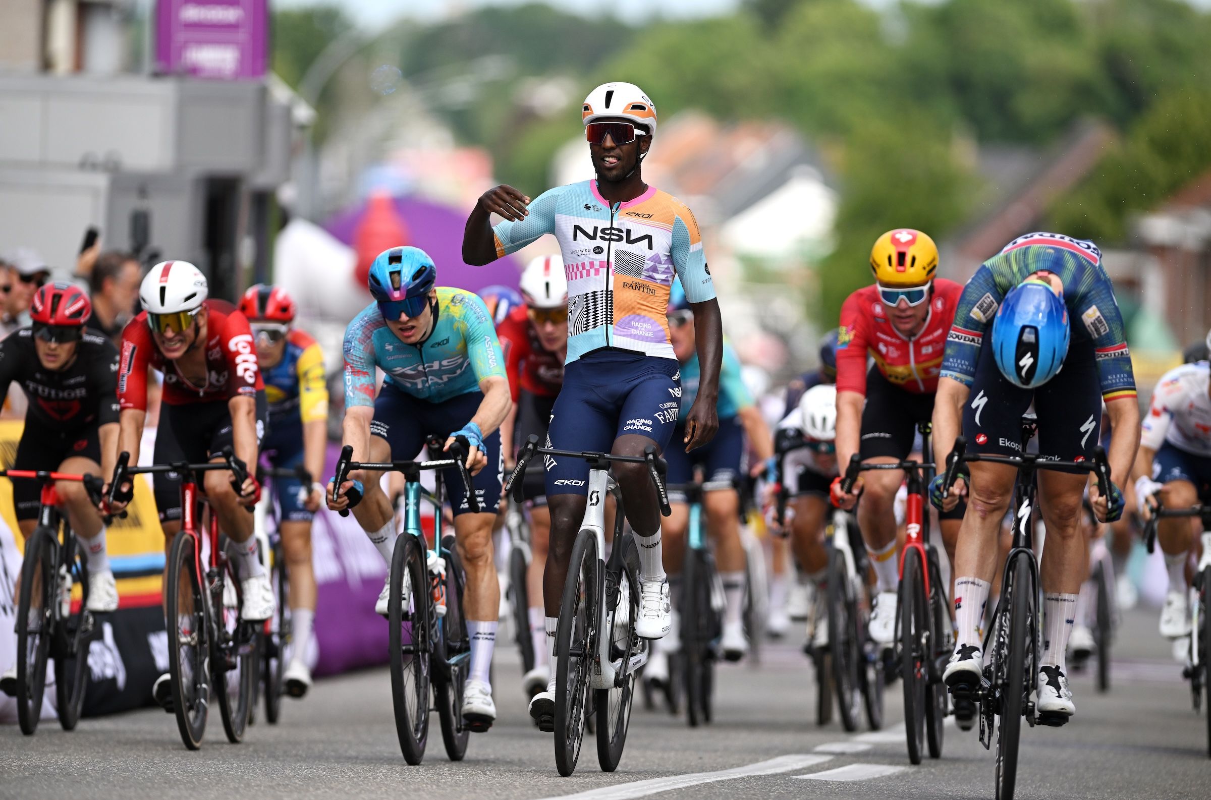 Baloise Tour of Belgium: Biniam Girmay vence a estreia em um sprint feroz em grupo