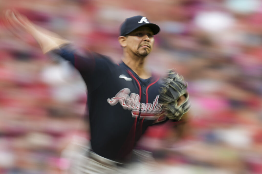 Braves DFA Carlos Carrasco novamente