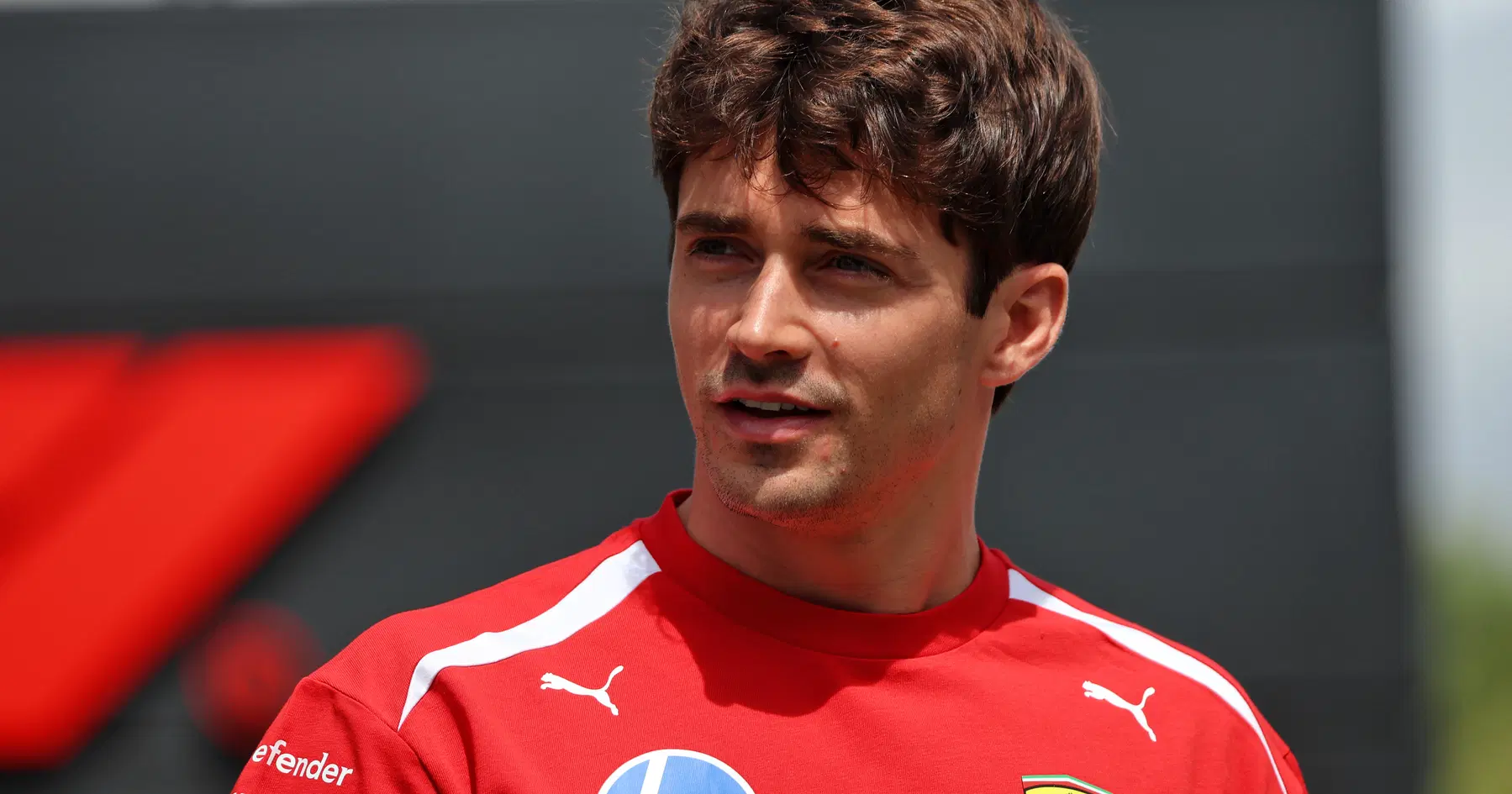 Charles Leclerc está redobrando os comentários polêmicos que levaram à declaração do parceiro da Ferrari