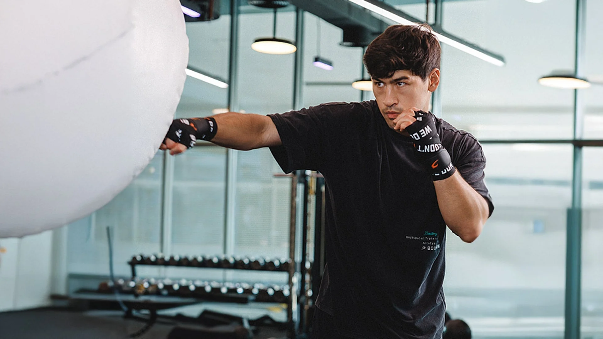Como dominar o estilo soviético de Dmitri Bivol