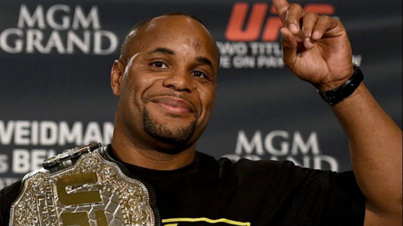 Daniel Cormier explica o tweet de Eric Trump, diz que ele foi hackeado e quer que as pessoas pensem logicamente