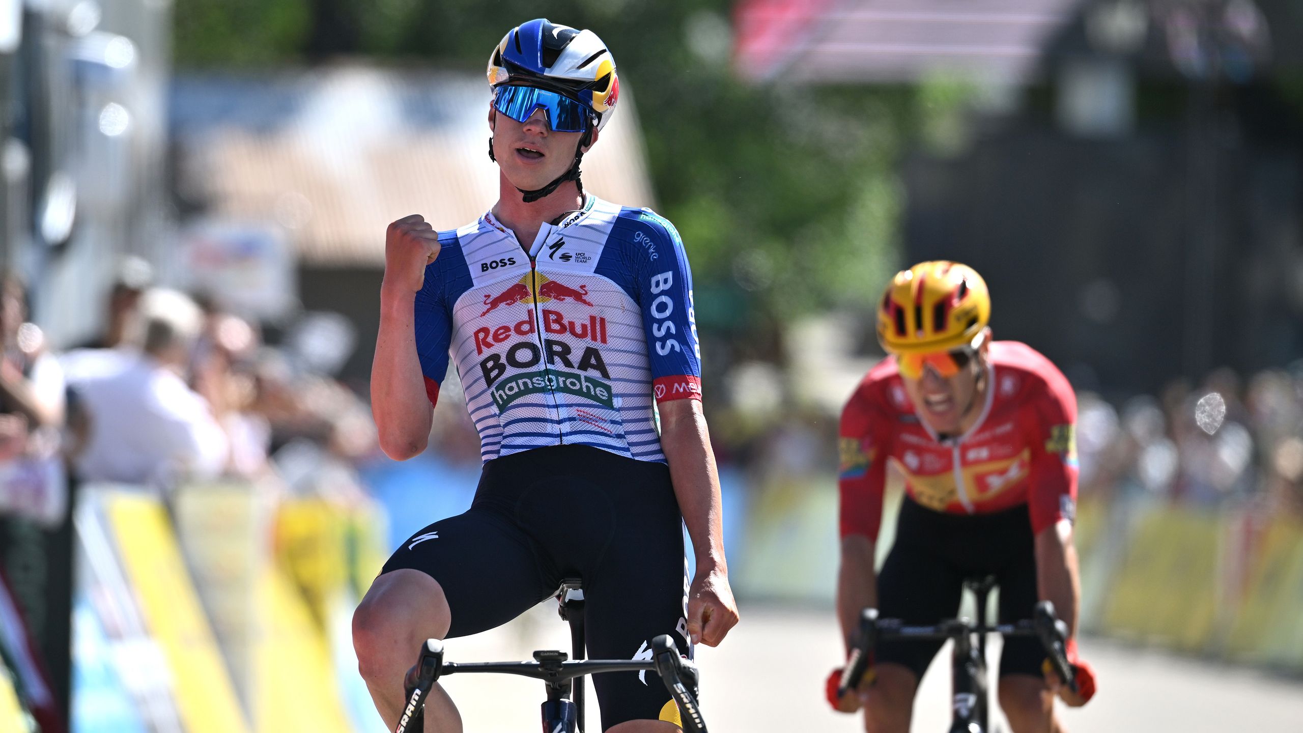 'Este é um dos dias mais bonitos da minha carreira' - Maxim Van Gils corre para a vitória na 'louca' sexta etapa do Tour Auvergne-Rhône-Alpes