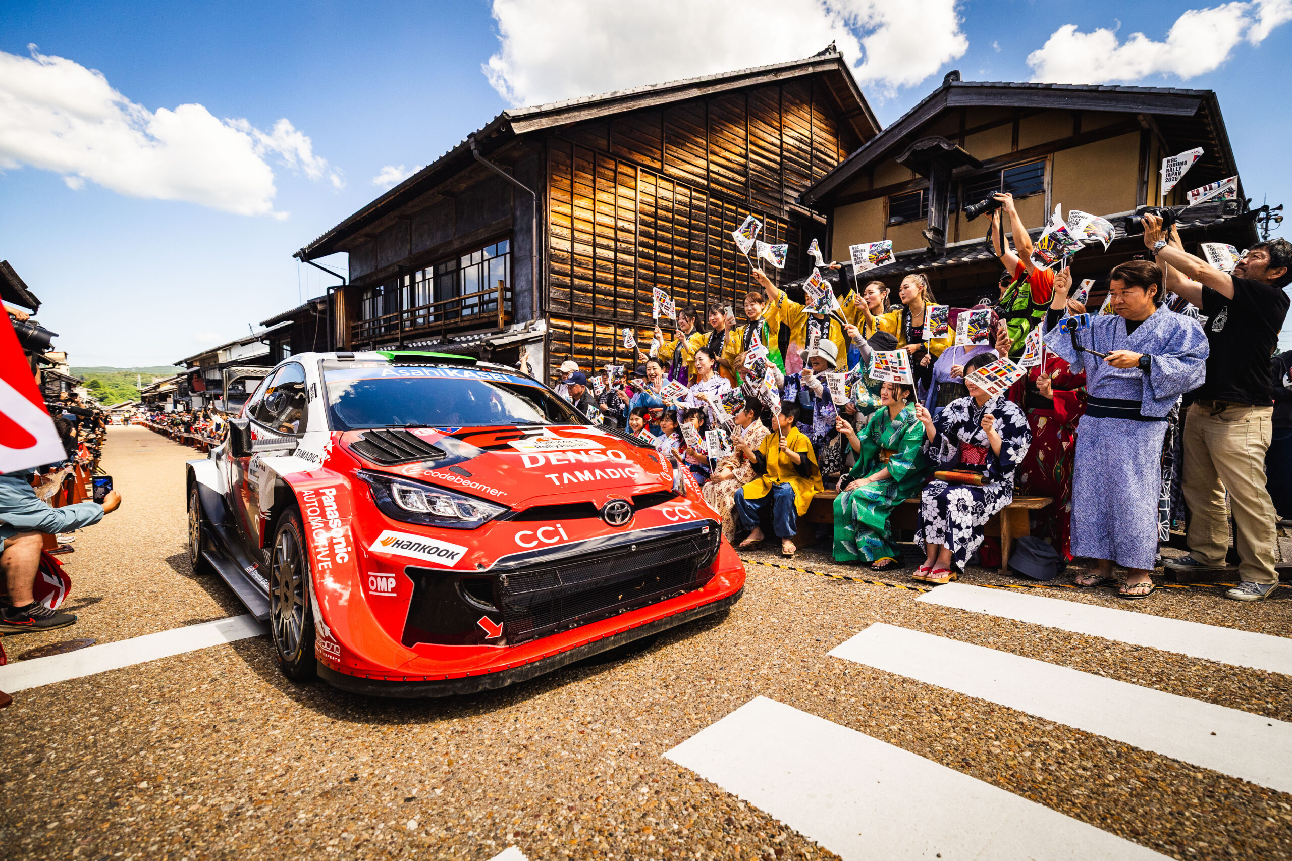 Evans lidera Ogier na final do Rally do Japão quando o desafio de Solberg termina