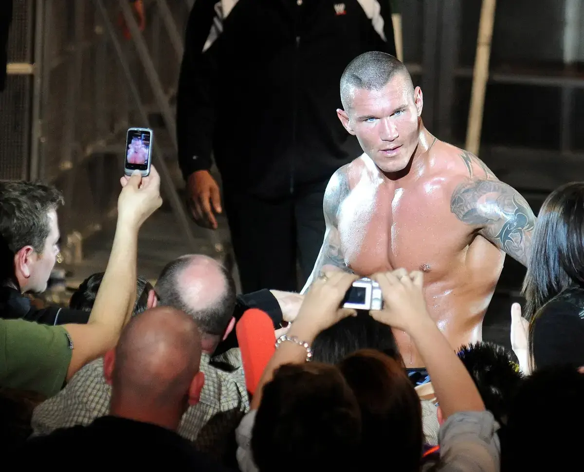 Ex-superstar da WWE afirma que John Cena e Randy Orton trabalharam juntos para demiti-lo, diz que Cena nunca o amou