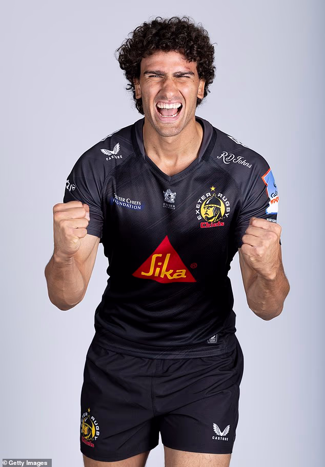 O goleiro italiano de Exeter, Andrea Zambonin, cresceu em Vicenza, louco por futebol, mas escolheu o rugby