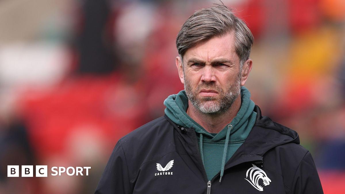 Geoff Parling looks on during a Leicester coaching session