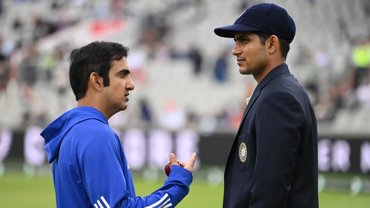 Ind vs Afg - Gautam Gambhir joga seu peso atrás da troca de bola vermelho-rosa da ICC