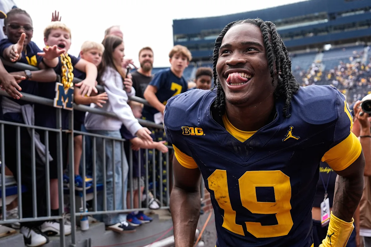 Jogador de futebol americano de Michigan, Kyle Whittingham: Bryce Underwood 'um de nossos melhores líderes'