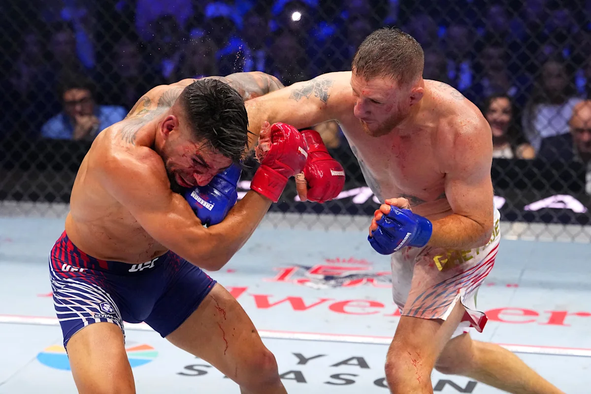 Justin Gaethje impediu Ilia Topuria de dar uma reviravolta incrível e conquistar o título indiscutível na luta principal do UFC na Casa Branca