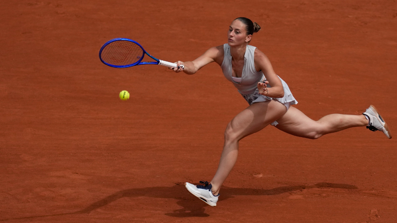 Kostyuk surpreendeu Swiatek em seu aniversário e chegou às primeiras quartas de final do Aberto da França