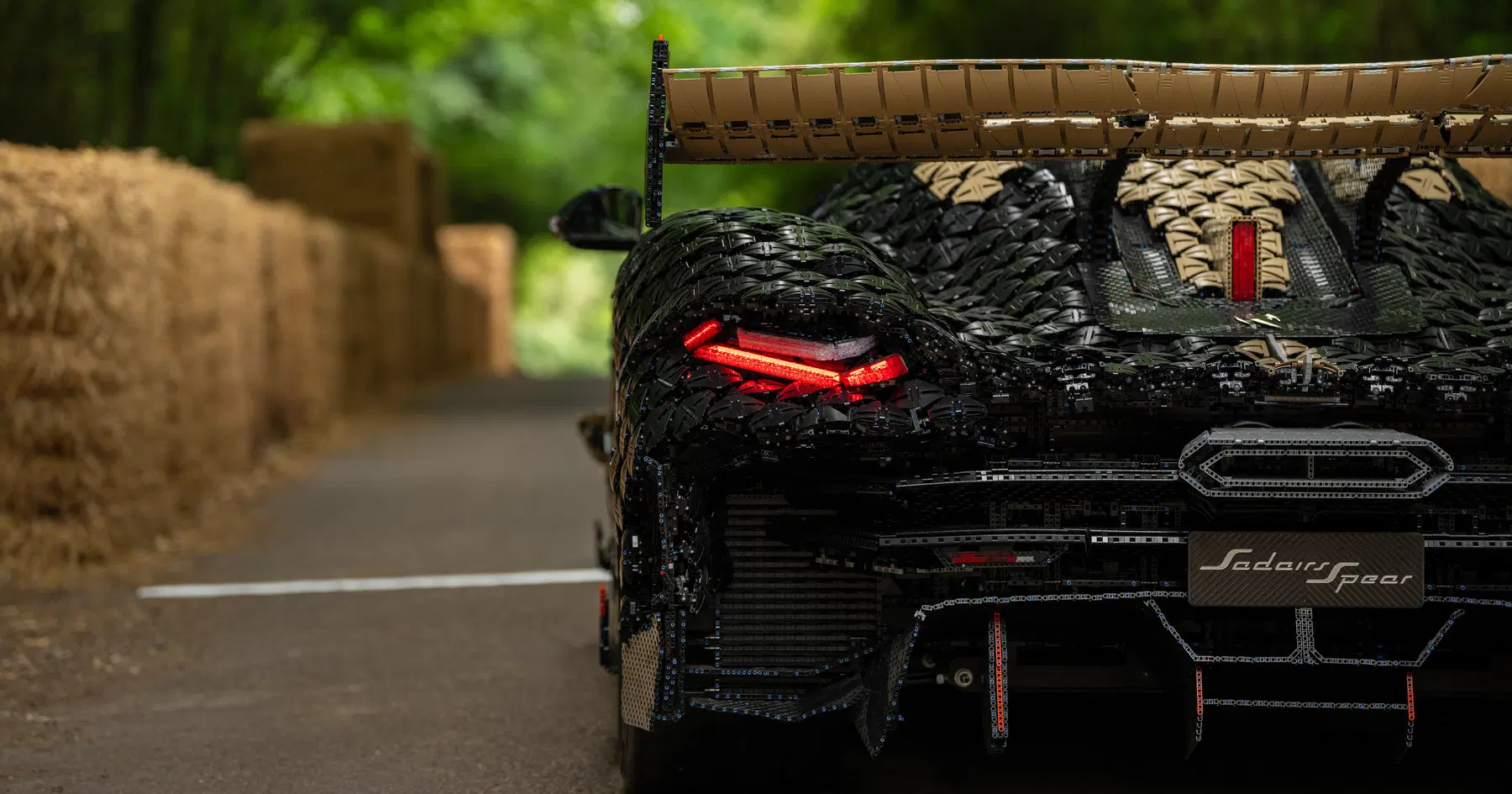 Lego revela o ‘carro mais rápido de todos os tempos’ com o icônico ‘modo fantasma’