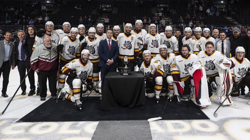 Lobos assistem a outro banner no início da final | TheAHL. com