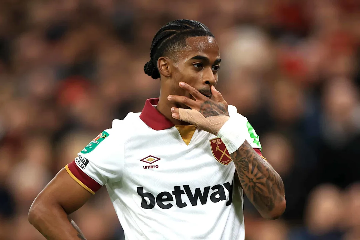 Manchester United enfrenta os gigantes europeus na corrida pelo atacante da Premier League