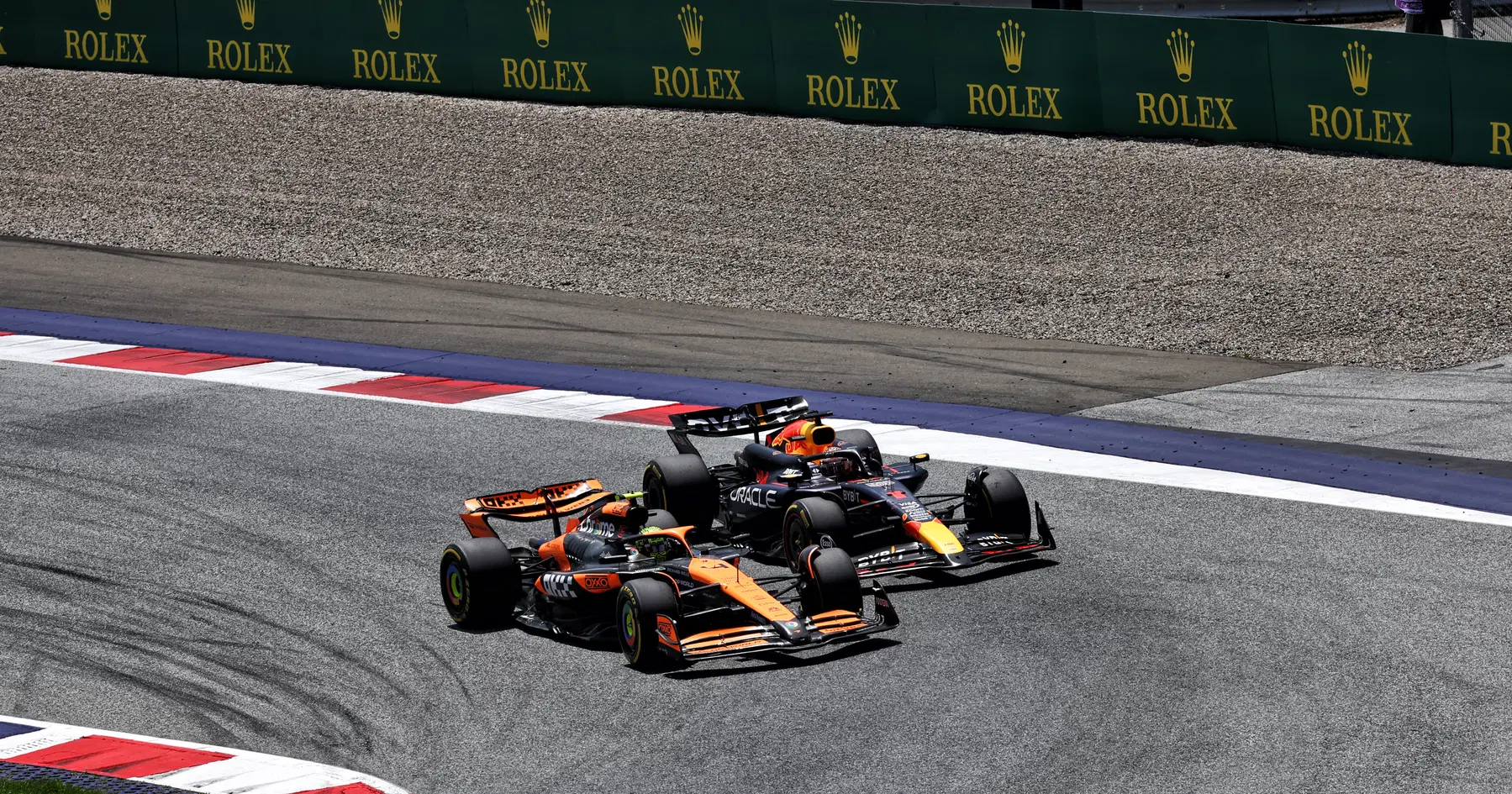 Max Verstappen e Lando Norris se enfrentam enquanto a corrida pelo título de F1 esquenta: ‘Estúpido e injusto’