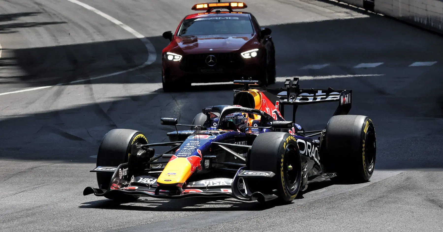 Max Verstappen e Mercedes aparecem a bordo com os mesmos problemas técnicos