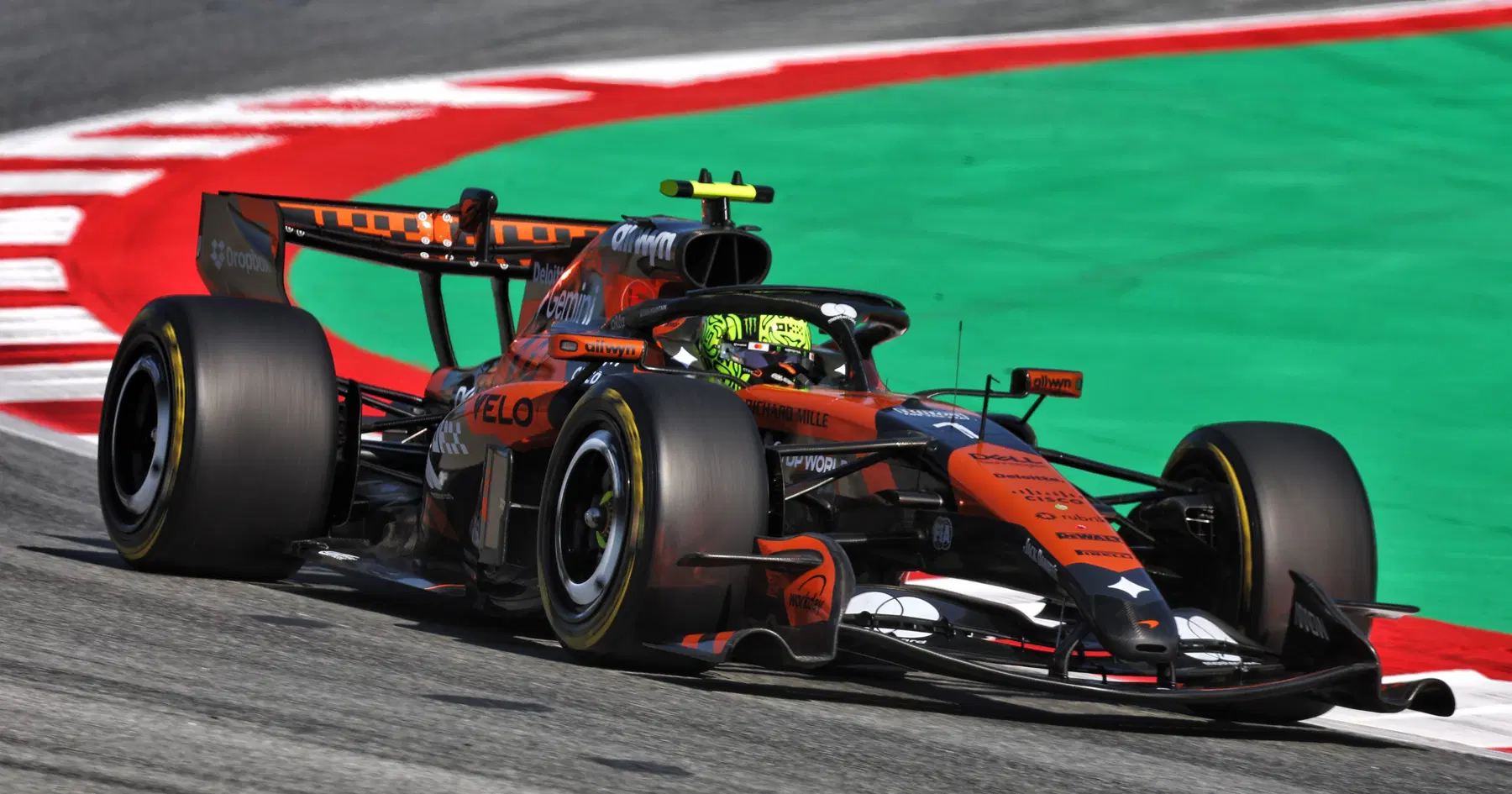 McLaren admite que relacionamento com Mercedes se tornou desvantagem da F1 em 2026