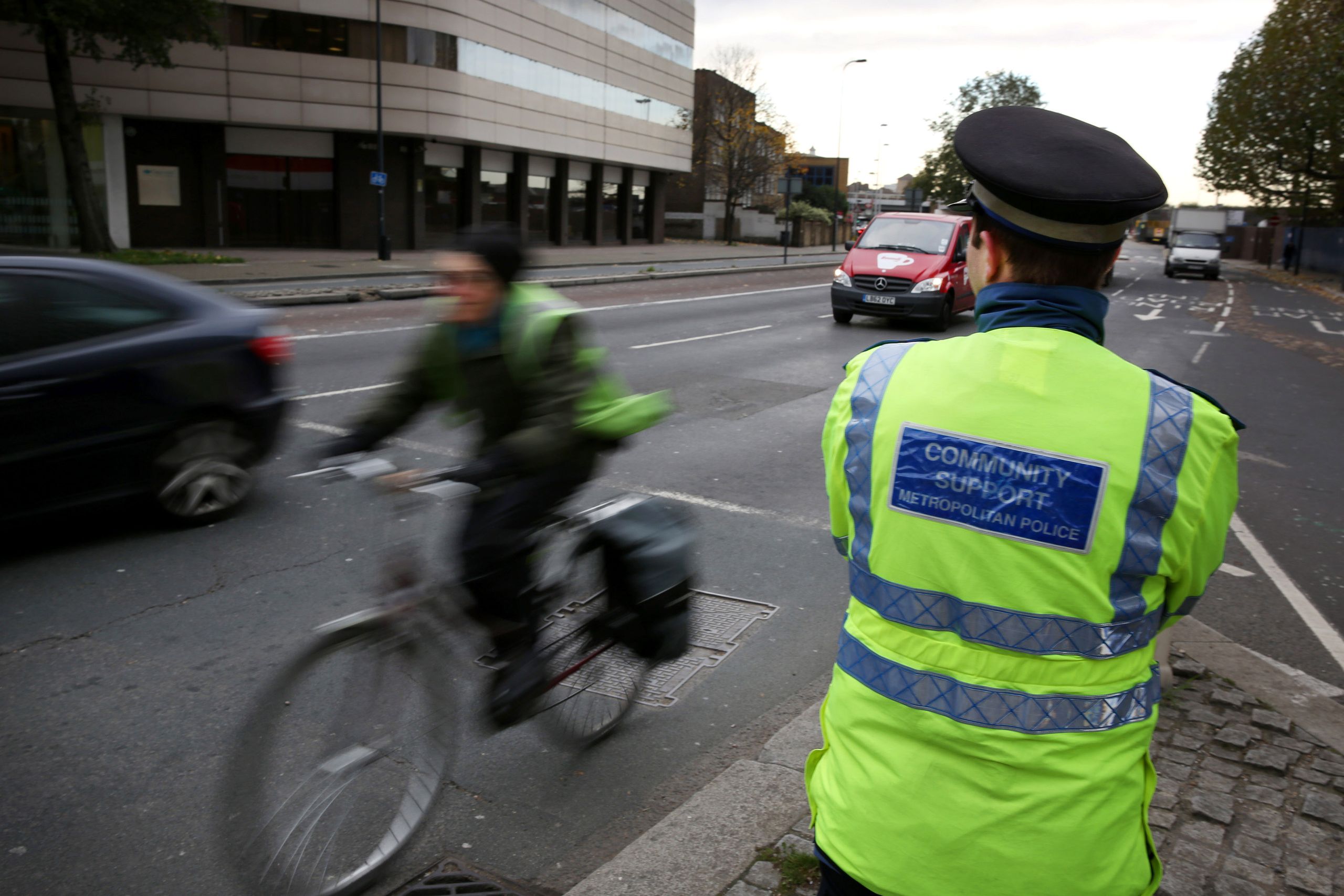 Meus amigos foram parados pela polícia e informados de que são vulneráveis ​​como ciclistas – mas os motoristas precisam ser lembrados