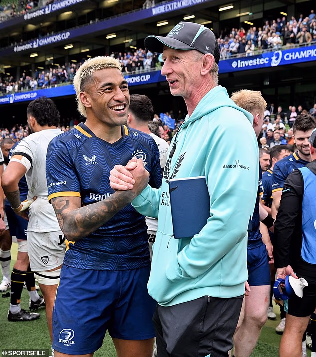Alívio: Leo Cullen comemora com Rieko Ioane após a vitória por pouco sobre Toulon em Dublin