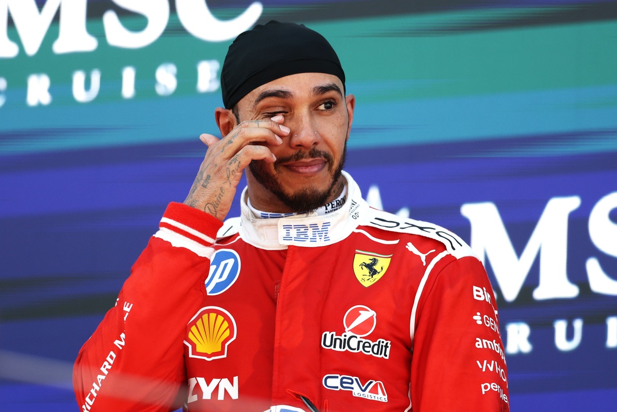 "Não se esqueça de quem você é" Como Hamilton superou seus demônios para vencer com a Ferrari