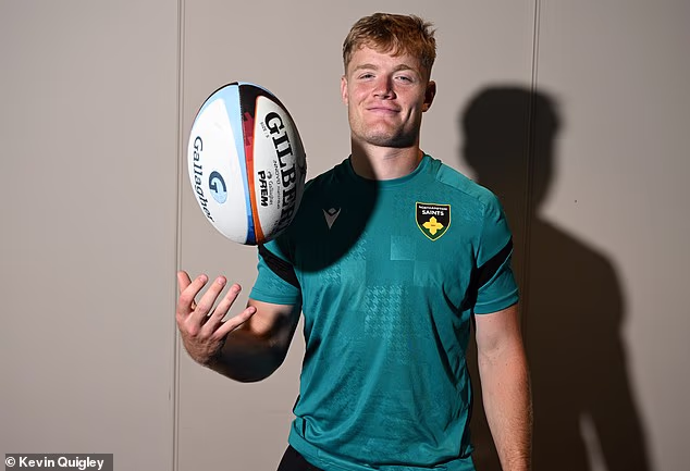 O número 10 da Inglaterra, Fin Smith, está se preparando para liderar o Northampton Saints no play-off do PREM contra o Leicester na noite de sexta-feira