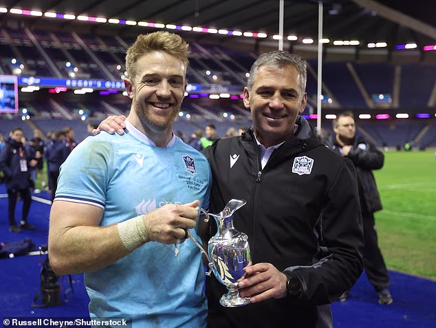 Kyle Steyn e Franco Smith comemoram a vitória sobre Edimburgo em Murrayfield, onde tentarão criar mais memórias mágicas contra os Bulls neste fim de semana