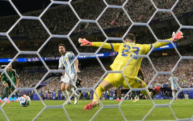 O mágico Messi igualou o recorde de gols na Copa do Mundo com a vitória da Argentina