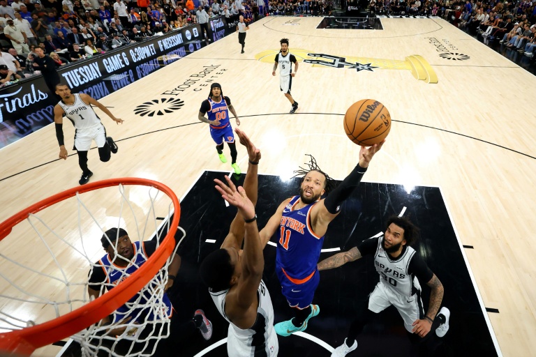Os Knicks venceram os Spurs e conquistaram seu primeiro título da NBA em 53 anos