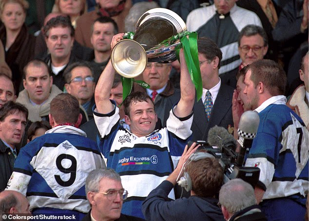 Jon Callard ergueu a Taça Europeia para Bath em 1998. 'Errei meu primeiro chute e pensei: