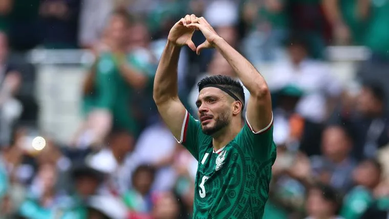 Por que Raúl Jiménez, do México, usa uma faixa especial na cabeça durante a Copa do Mundo, após uma lesão grave