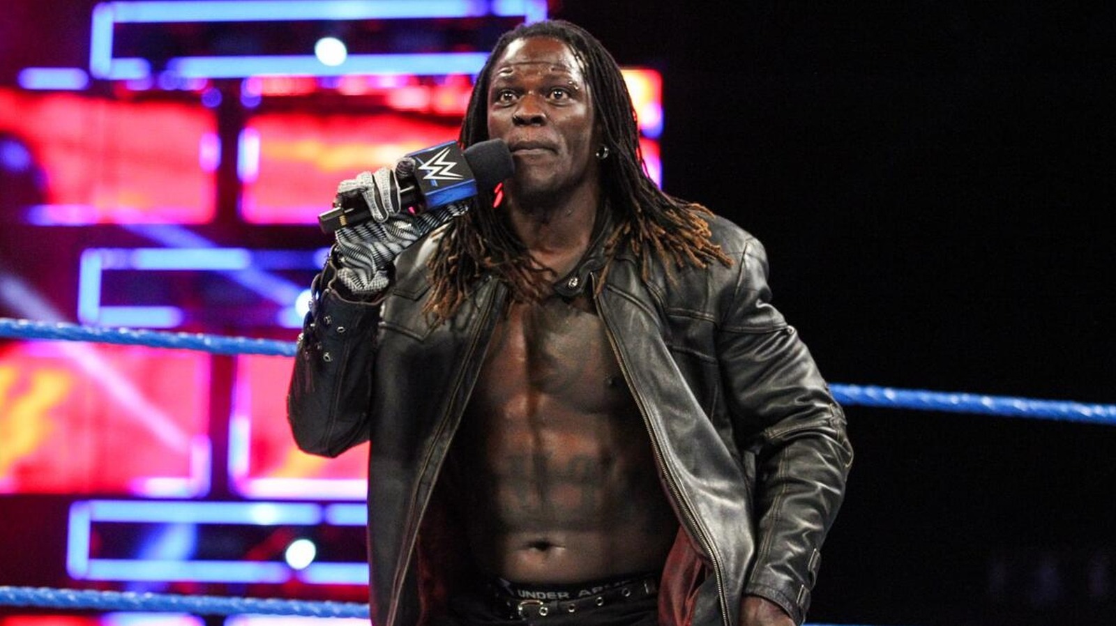R-Truth da WWE explica como a família Crockett o iniciou no wrestling profissional