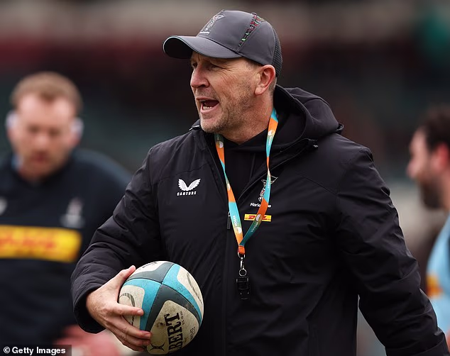 Jason Gilmore chegou como técnico de defesa em 2024 e assumiu como técnico interino no verão passado, após a saída de Danny Wilson