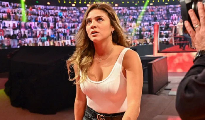 Rey Mysterio dá atualizações sobre o futuro de Aalyah Mysterio na WWE e espera fazer mais história na família