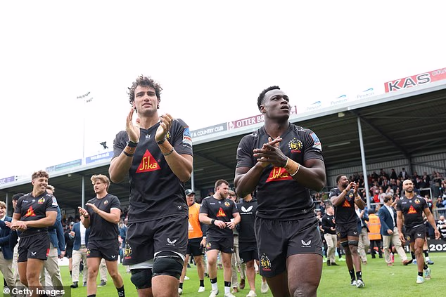 Exeter ultrapassou os Saracens para a última vaga restante do play-off com uma vitória por 32-12 sobre eles