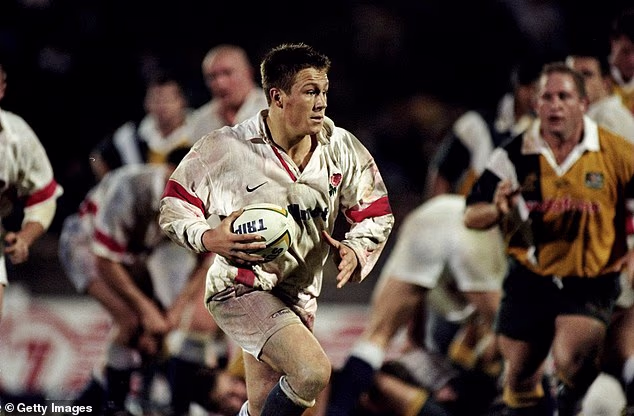 Dei a Jonny Wilkinson a sua estreia na Inglaterra com apenas 18 anos em 1998 - vi um jogador pronto para a fase experimental, apesar da sua tenra idade