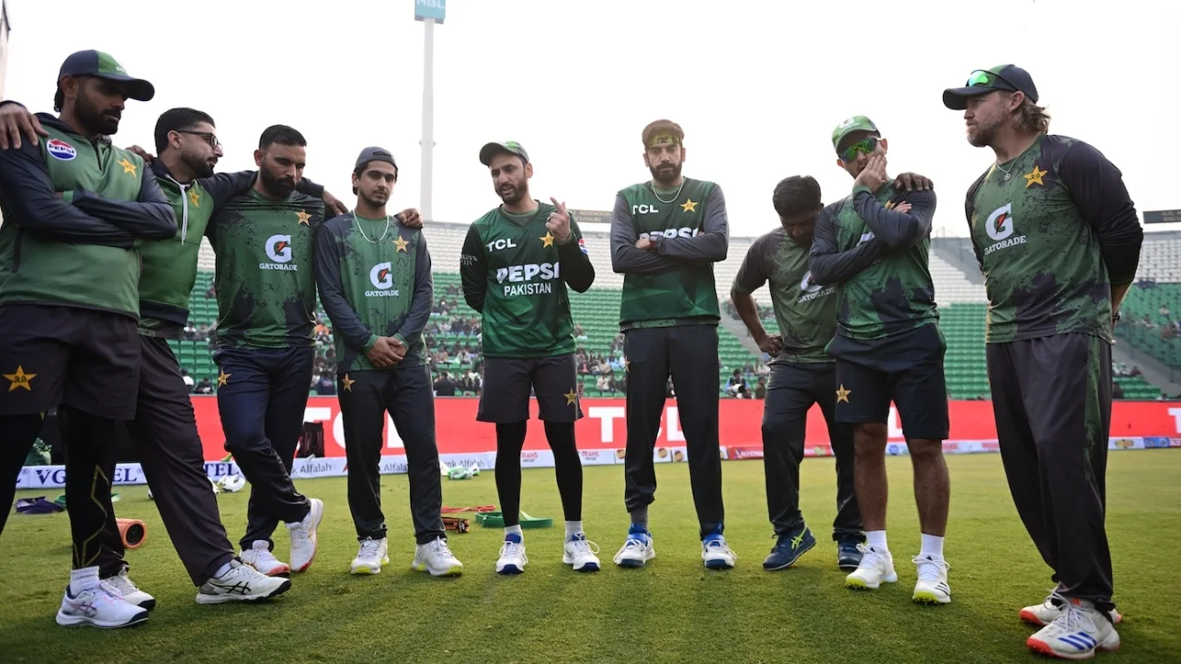 Sarfaraz Ahmed e Mike Hesson supervisionarão os campos de futebol vermelho e branco do Paquistão na NCA em Lahore