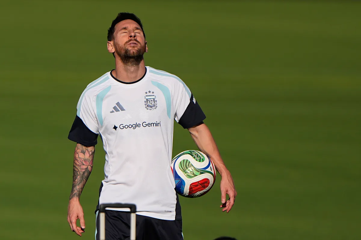 Scaloni: 'O planeta inteiro' espera o 200º jogo de Messi na abertura da Copa do Mundo da Argentina contra a Argélia