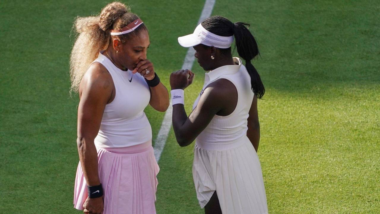 Serena Williams retorna vitoriosa em duplas no Queen's Club com Mbok