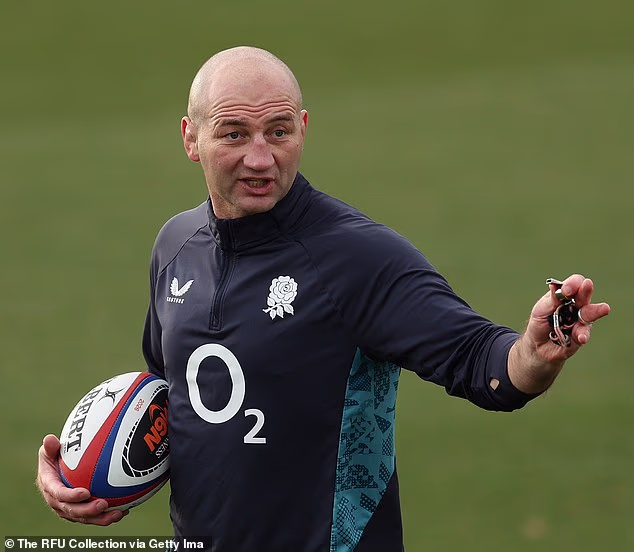 Steve Borthwick continuará a treinar a Inglaterra na Copa do Mundo do próximo ano
