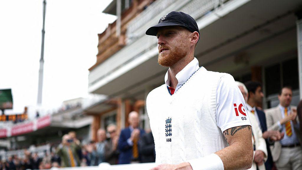 Stokes fora da seleção inglesa, Root é nomeado capitão