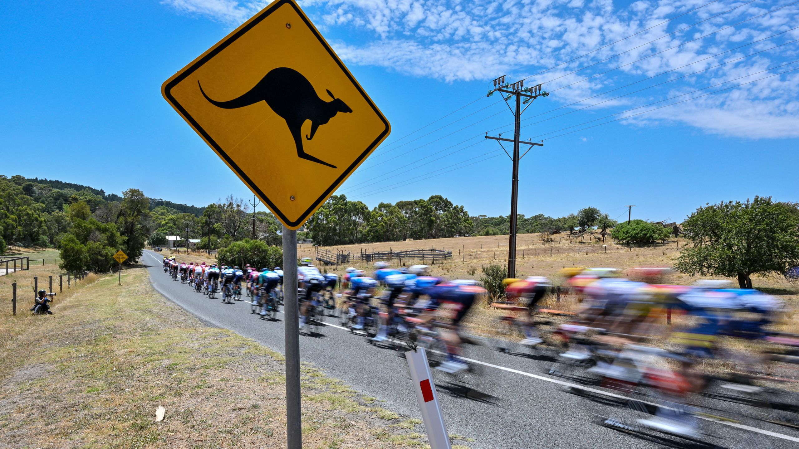 'Ter corridas por etapas masculinas e femininas no mesmo dia e no mesmo percurso é uma nova fronteira emocionante' - Tour Down Under traz mudanças significativas para 2027.