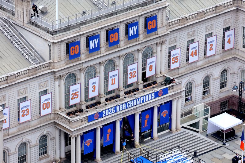 Torcedores eufóricos dos Knicks inundaram Nova York para o desfile do campeonato