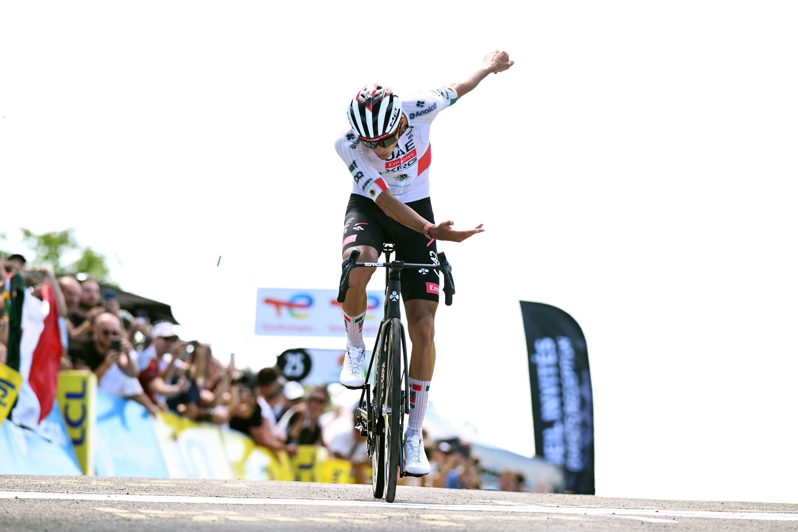 Tour Auvergne-Rhône-Alpes etapa 8 AO VIVO - Tuckwell lidera o teste final de montanha decisivo