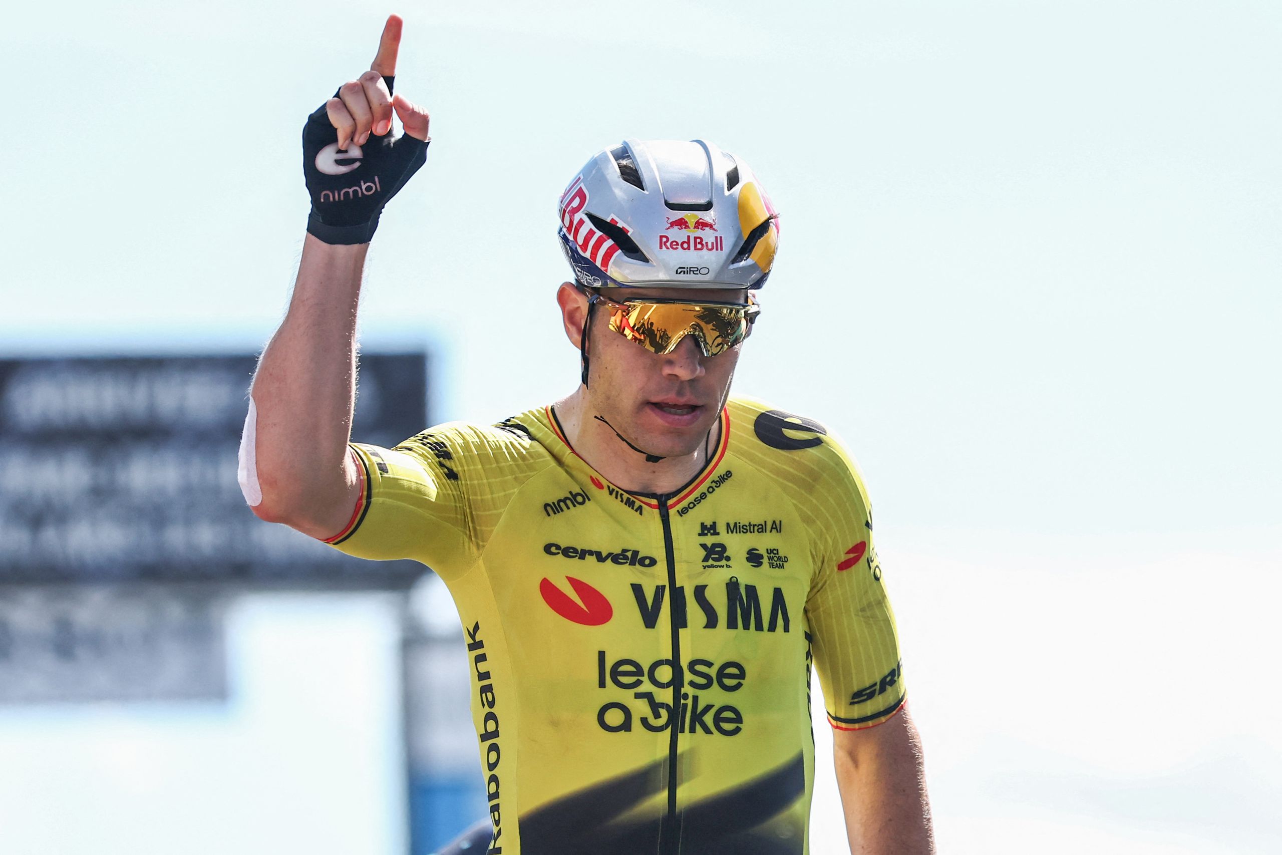 Wout van Aert 'poderia ter tido sepse', passa por uma cirurgia para limpar o cotovelo infectado que o excluiu do Tour de France
