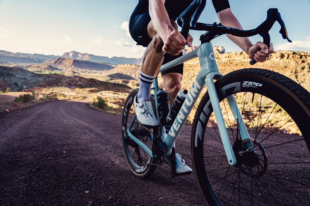 Zipp 303 XPLR S vs SW – Quais rodas de cascalho dominam a aventura e as corridas?