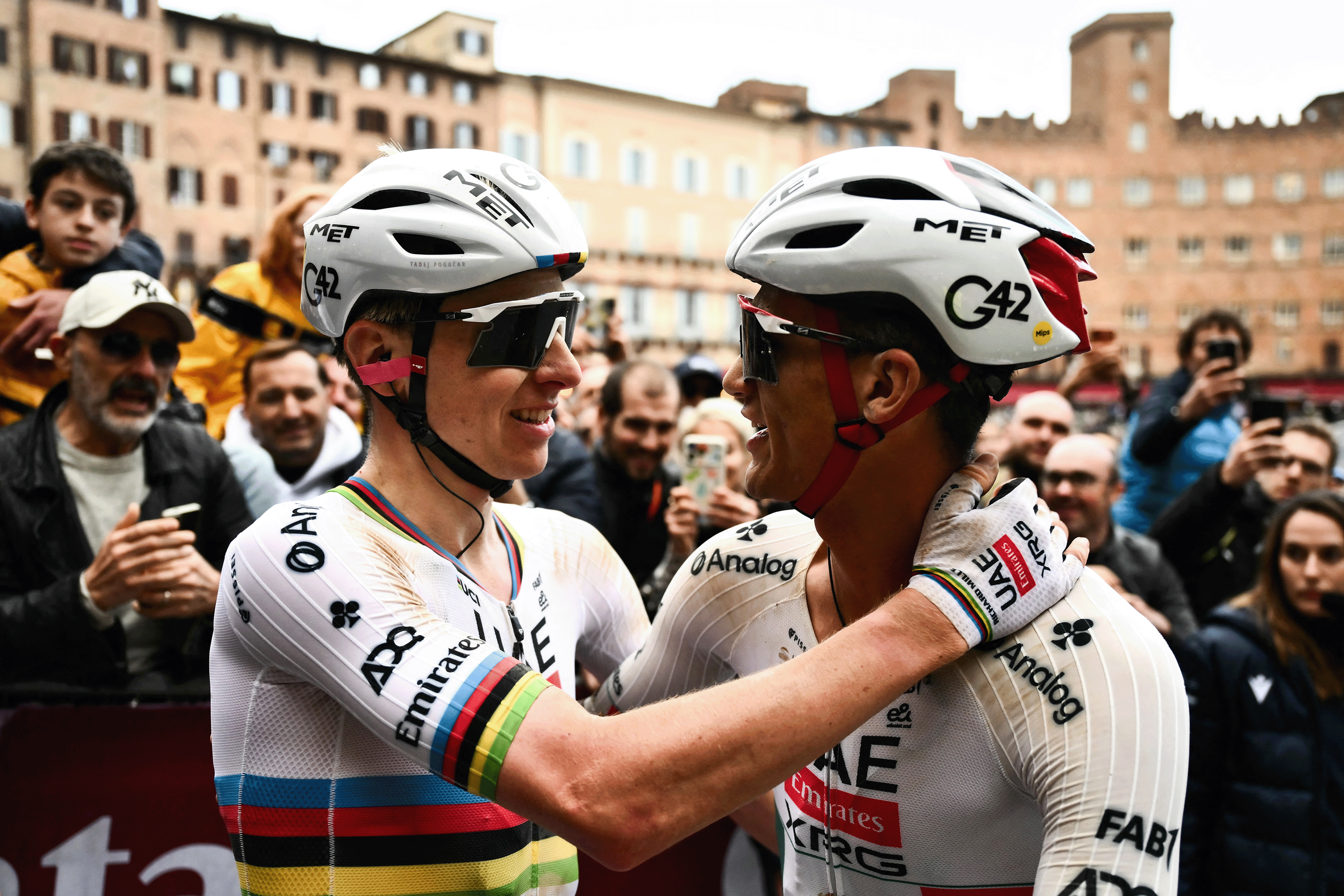 ‘Eu só quero ser tão feliz quanto ele na moto’ – sinais ameaçadores para os rivais de Tadej Pogačar enquanto o tenente do Tour de France Isaac del Toro dá mais um passo